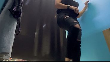 Ganti Baju Di Ruang Ganti, Cewek Rusia Montok Dengan Puting Tegang Dan Dada Besar.