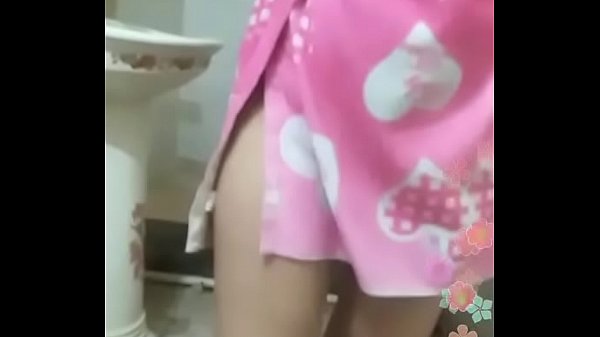 Desi Lagi Mandi Di Kamar Mandi, Basah-basah, Siap Digoyang