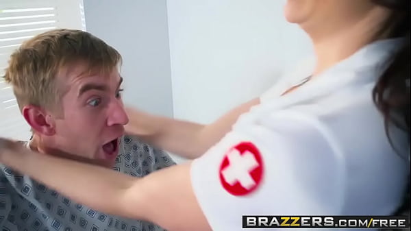 Petualangan Panas Di Ruang Praktek Dokter: Chanel Preston & Veruca James Dalam Adegan Sensual