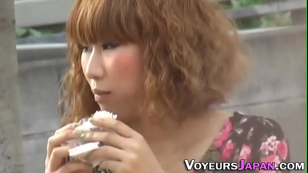 Gadis Jepang Remaja Menggesek-gesekkan Vaginanya