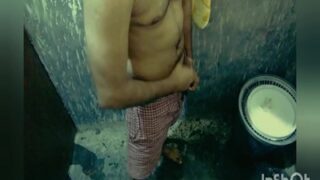 Bhabhi Ngintip Adik Ipar Lagi Colmek Di Kamar Mandi, Langsung Gregetan.