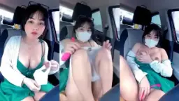 Cewek Cindo Colmek Panas Di Mobil, Makin Nikmat Sambil Nunggu Lampu Merah.