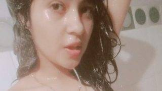 Cewek India Basah Kuyup Di Kamar Mandi, Foto Bugil Bocor
