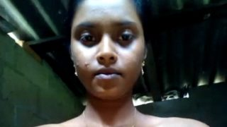 Desi Cewek Desa Seksi Body Montok Pamer Bugil