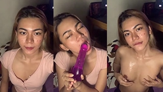 Ngencengin Dildo Ungu Sampe Muncrat