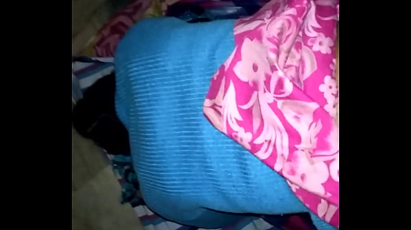 Pembantu India Siap Melayani Dengan Tubuh Basah Kuyup Dan Gerakan Nakal Yang Bikin Nafsu Naik.