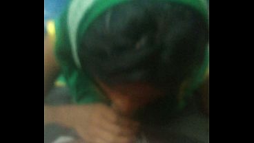 দেসি আঁটি ভিখারি লোকাল ট্রেনে জোড় করে চুদাচুদি