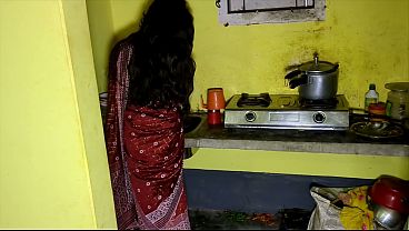 Devar Ngeliat Bhabhi Sendirian Di Dapur, Langsung Gebukin Memeknya Sampe Meraung.