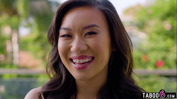 Deket-deket Sama Kimmy Kimm, Cewek Asia Mungil Yang Doyan Dijitak Pantatnya.