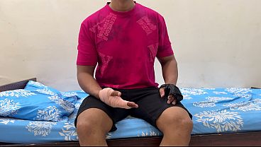 Ibu Tiri Bantu Anak Tiri Yang Luka Mandi, Lalu Godain Dia. Akhirnya Berujung Nyepong Kontol, Sebelum Digenjot Keras.