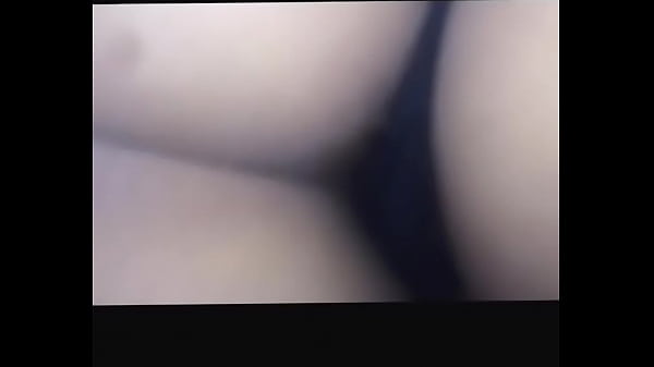 بنت عربية تحت السن تظهر كسها