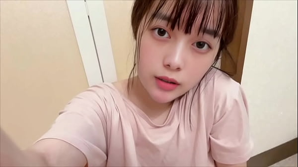 Mama Lagi Tidur, Pas Mau Mandi Badan Bau, Gw Colmek Sambil Pecin Lubang Memek Basah.