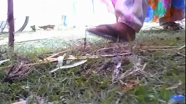 Desi Lagi Ngocok Pipis Sambil Melepas Hawa Nafsu Basah.