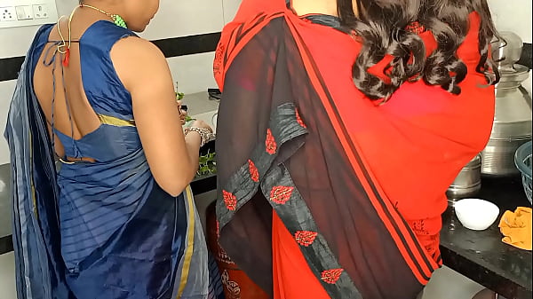 Komal Dan Ibu Mertuanya Lagi Sibuk Di Dapur, Badan Basah Kuyup Keringat, Saling Menggoda Dengan Gerakan Erotis.