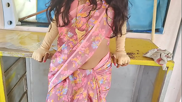 বাড়ির মালিক আর কাজের বুয়ার দেশি সেক্সের মজা