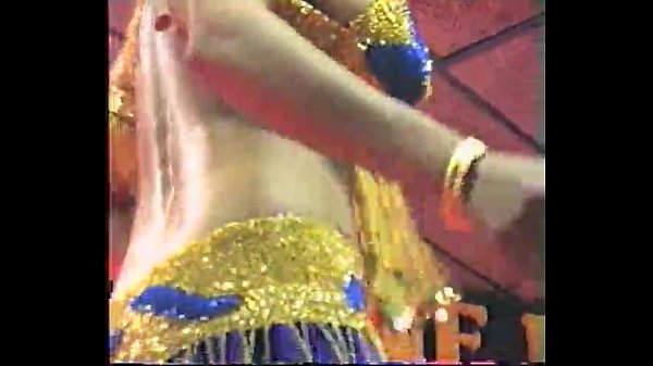 Cewek India Goyang Hot Di Panggung, Bikin Makin Pengen.