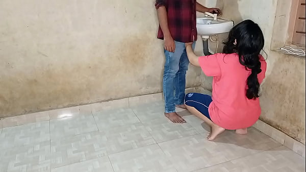 Bhabhi Ne Jawaan Plumber Se Apni Chut Ki Pyaas Bujhayi! Xxx Plumber Sex Hindi Mein