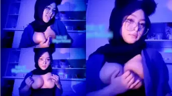 Abg Hijab Tobrut Kuping Kucing, Keluar Suara Ngeces Bikin Makin Pengen Dijilat.