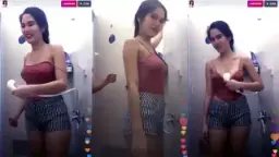 Diva Siregar Mandi Basah-basahan, Payudara Montok Nongol Tanpa Bra