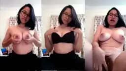 Mahasiswi Toge Nge-colok Memek Sampai Muncrat