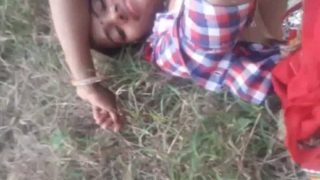 Ngentot Xxx Di Lapangan Kosong, Desahan Panas Cewek Desa Bikin Makin Liar.