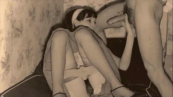 Kakak Tiri Vintage, Imut Banget, Pengen Aku Ajak Main Ranjang.