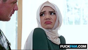Wtf, Si Hijabi Manis Pertama Kali Digaruk Sama Tukang Pipa Naudi Nala Dan Jason Sarcinelli