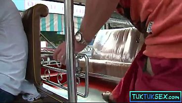 Gadis Thai Montok Digebukin Di Dalam Tuk-tuk, Makin Liar Pas Digoyangin.