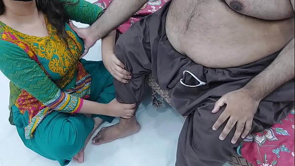 Cewek India Anak Tiri Lagi Pijitin Kaki Sambil Gue Pegang Teteknya, Makin Panas Dengan Audio Hindi Kotor Yang Jelas.