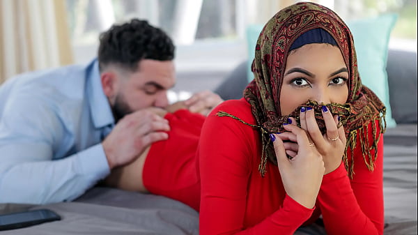 Gapake Hijab, Step-sis Mau Nikah? Biar Stepbro Yang Ngajarin Dulu Soal “kewajiban” Istri Sebelum Malam Pertama.