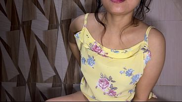Gadis India Montok Dengan Pantat Tebal, Rutinitas Hariannya Membersihkan Memek Dan Pipis.