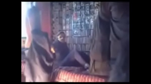 Pasangan Desi Ngewe Bertiga – Sesi Panas Bagian 1