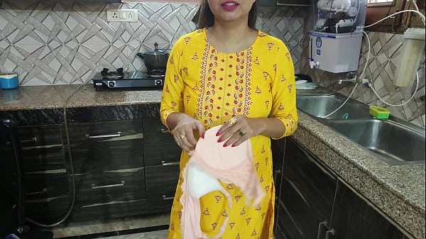 Desi Bhabhi Dapur Lagi Cuci Piring, Tiba-tiba Adik Ipar Datang Bisikin “bhabhi, Gue Pengen Ngerasain Chut Loe, Mau Ngasih Nggak?”