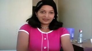 Gadis Bangla Buka Baju Dan Telanjang Di Depan Pacarnya.