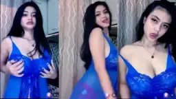 Joice Pake Lingerie Biru Goyang Bikin Meleleh
