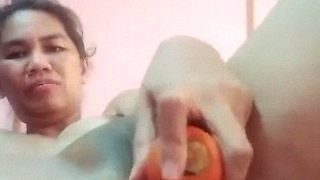 Mainin Wortel India Sambil Crot Sendiri, Nikmatin Sensasi Tembus Dalem