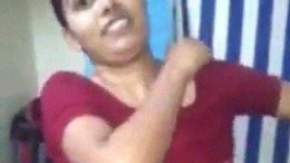 Video Cewek Andhra Pamer Badan Polos Pake Baju Sexy