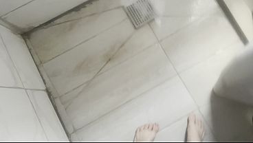 Aku Nemu Mainan Kontol Di Kamar Mam Tiri Arabku, Terus Kusuruh Dia Cobain Kontol Asli.