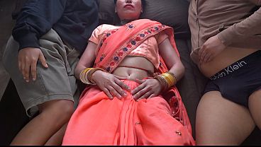 Ngentot Ibu Tiri Sendirian Sama Anak Tiri Di Rumah, Desi Hot Kena Batang Kontol Besar.
