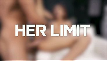 Gadis Asia Langsing Pakai Lingerie Pink, Badan Berminyak, Kontol Ngebut Nusuk Lubang Pantatnya.