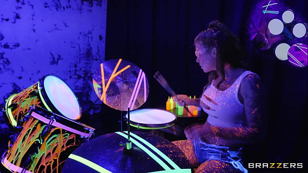 Tonton Trailer Panas Bang Drummer Dari Brazzers, Seru Banget Bikin Muncrat!