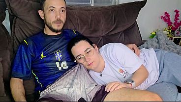 Irmã Tara Pelo Irmão Enquanto Gemem Vendo O Jogo Do Brasil