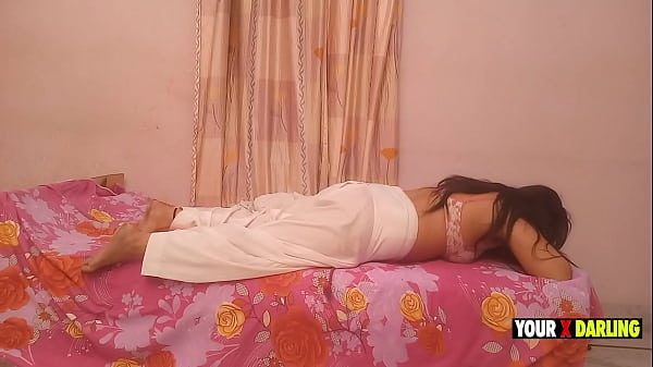 Hari Ke-3, Ibu Tiri Kesakitan Di Punggung, Anak Tiri Langsung Ngewe Sambil Pijat-pijat Hot