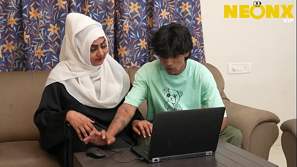 Hijab Gadis Ketahuan Sama Abang Tirinya Lagi Mainin Diri Sendiri