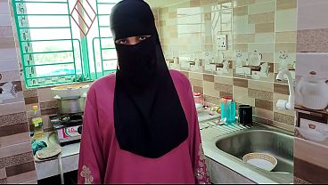 Selingkuh Suami Ngewe Pembantu Hijab Pas Rumah Sepi, Desahannya Bikin Makin Liar